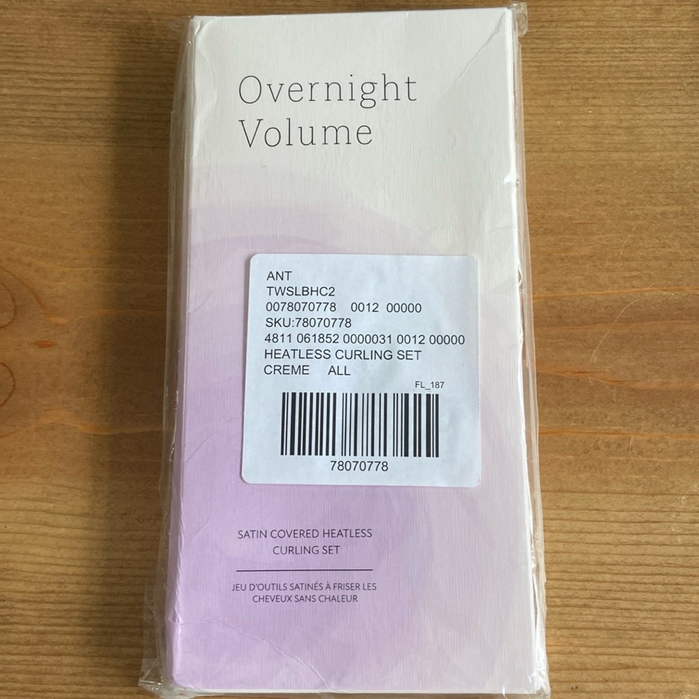 Satin covered heatless curling set